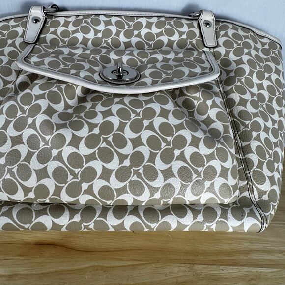 Coach Signature Chelsea Lea Medium Shoulder Tote Bag C1093-F15135 - Picture 4 of 16